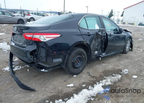 2020 Toyota Camry Le Hybrid z USA, uszkodzony, nr VIN 4T1C31AK2LU019359